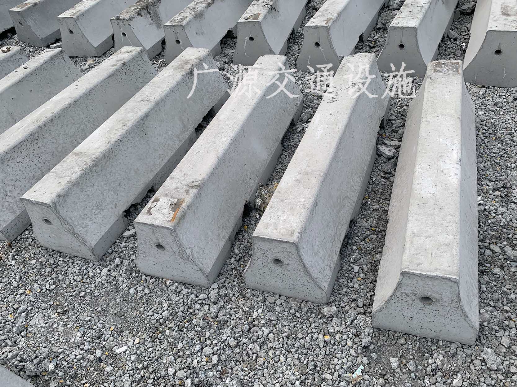 1800×480护栏底座水泥墩