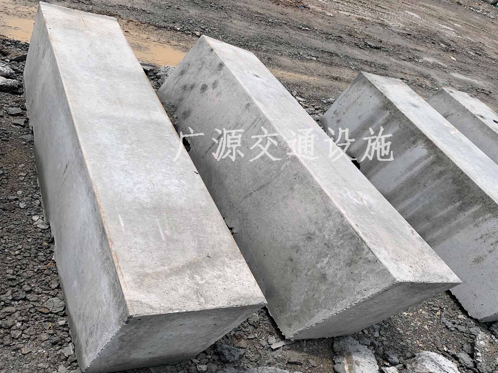 1920×500轨道交通水泥墩