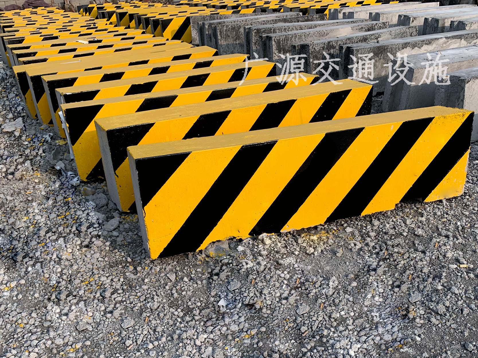 1920×500轨道交通水泥墩