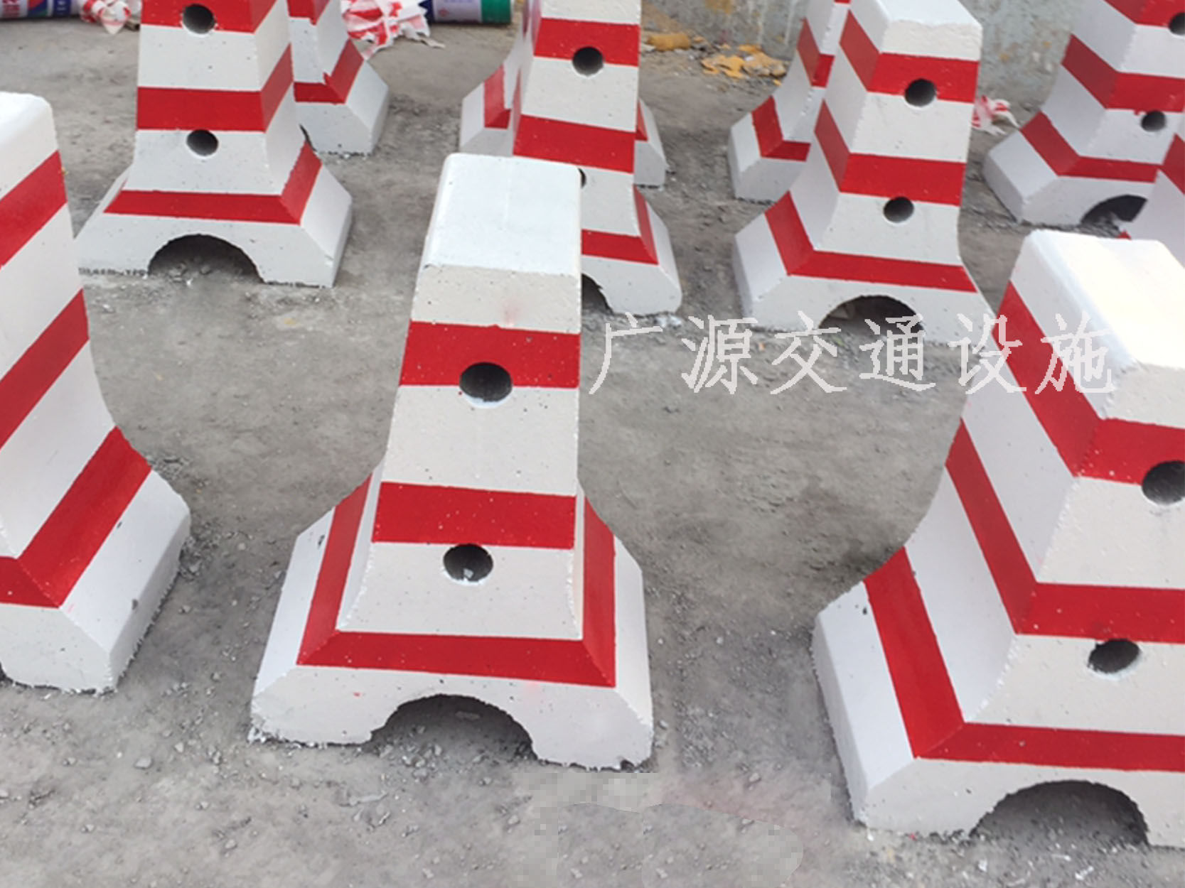 300×800城市水泥隔离墩