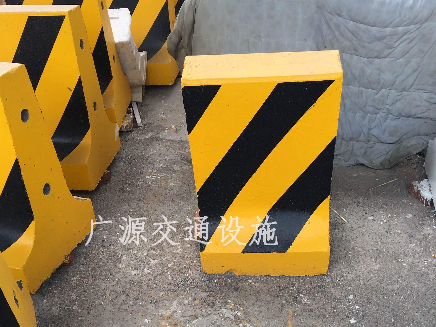 500×800中隔离墩