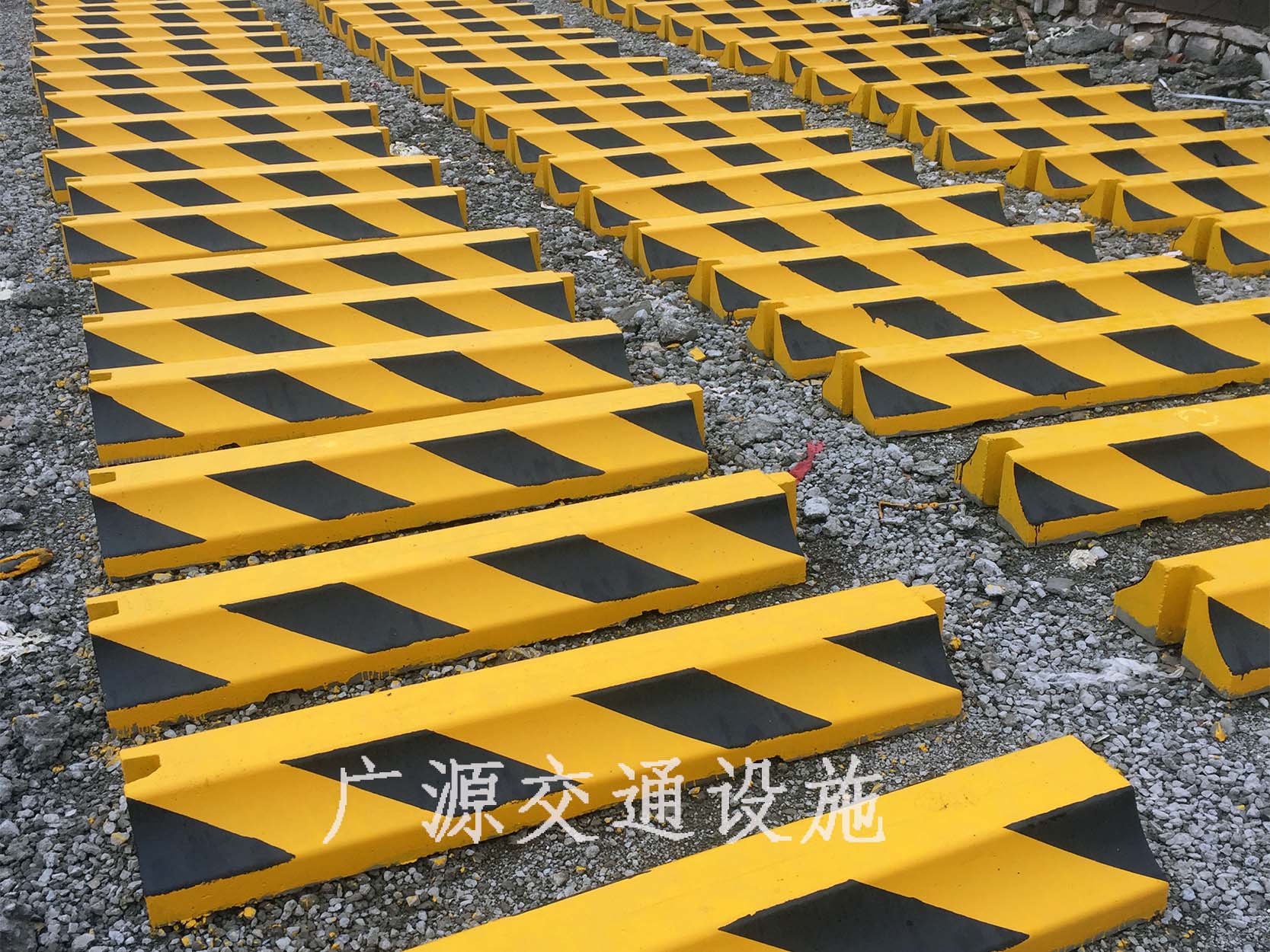 1500×250城市水泥墩